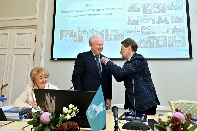 Награждение на юбилейном заседании в программе конференции