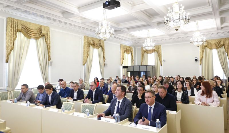 Участники конференции в зале СПбГЭУ